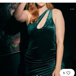 Klassy Network Emerald Green Velvet One-Shoulder Asymmetrical Mini Dress